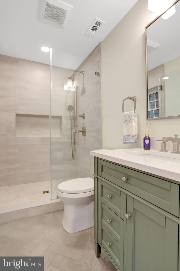 5414 20TH ST N, ARLINGTON, Virginia 22205, 6 Bedrooms Bedrooms, ,4 BathroomsBathrooms,Residential,For sale,5414 20TH ST N,VAAR2069220 MLS # VAAR2069220