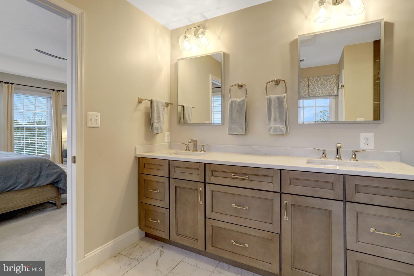 5414 20TH ST N, ARLINGTON, Virginia 22205, 6 Bedrooms Bedrooms, ,4 BathroomsBathrooms,Residential,For sale,5414 20TH ST N,VAAR2069220 MLS # VAAR2069220