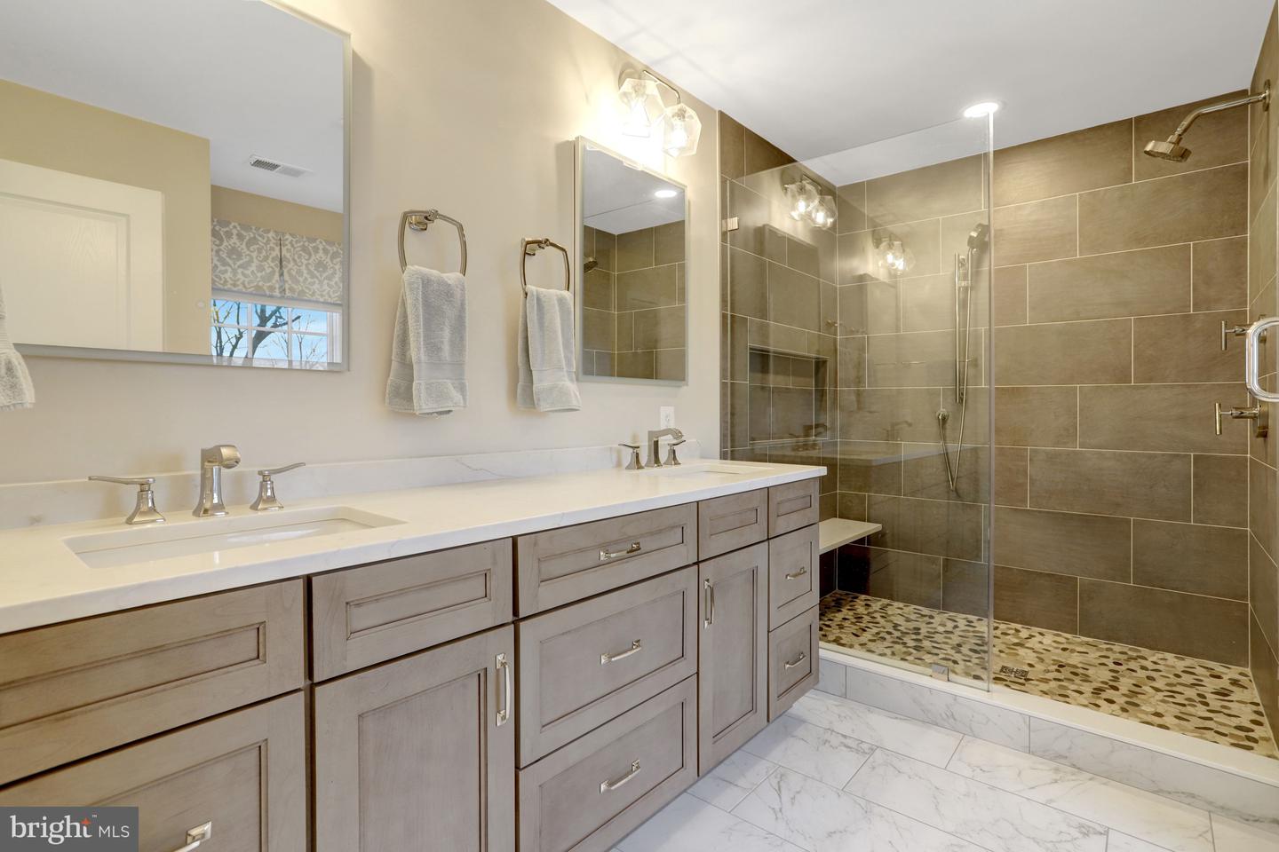 5414 20TH ST N, ARLINGTON, Virginia 22205, 6 Bedrooms Bedrooms, ,4 BathroomsBathrooms,Residential,For sale,5414 20TH ST N,VAAR2069220 MLS # VAAR2069220