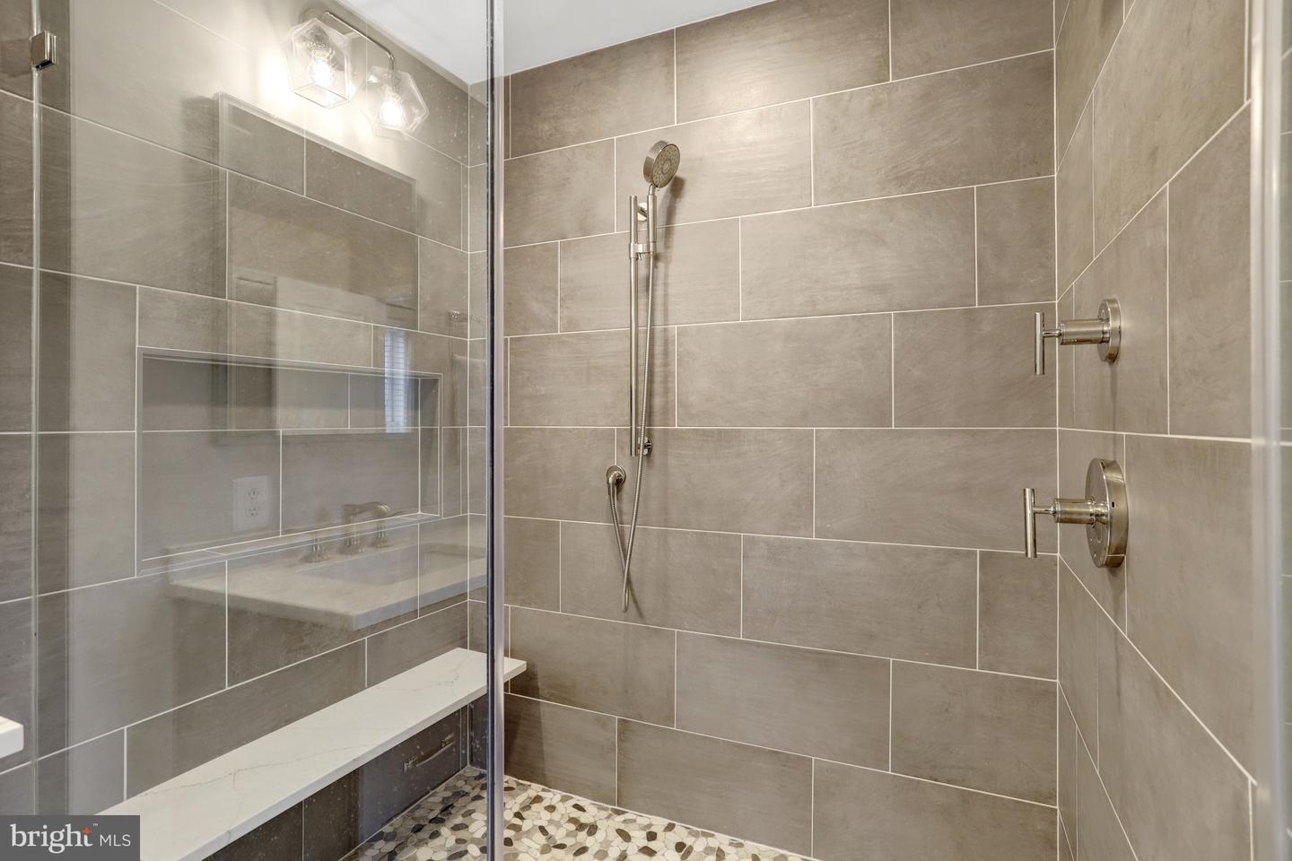 5414 20TH ST N, ARLINGTON, Virginia 22205, 6 Bedrooms Bedrooms, ,4 BathroomsBathrooms,Residential,For sale,5414 20TH ST N,VAAR2069220 MLS # VAAR2069220