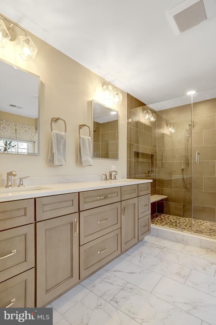 5414 20TH ST N, ARLINGTON, Virginia 22205, 6 Bedrooms Bedrooms, ,4 BathroomsBathrooms,Residential,For sale,5414 20TH ST N,VAAR2069220 MLS # VAAR2069220