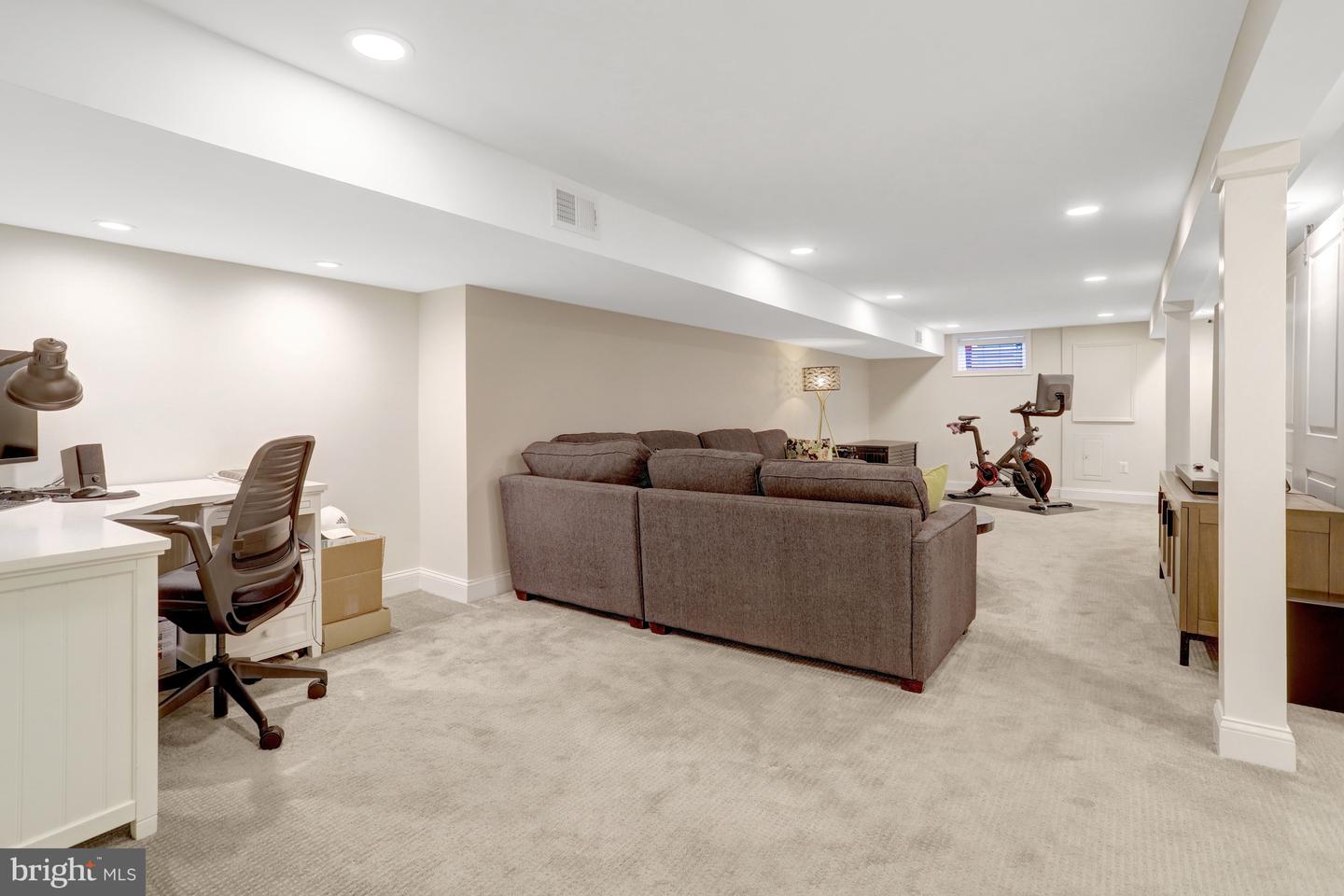 5414 20TH ST N, ARLINGTON, Virginia 22205, 6 Bedrooms Bedrooms, ,4 BathroomsBathrooms,Residential,For sale,5414 20TH ST N,VAAR2069220 MLS # VAAR2069220