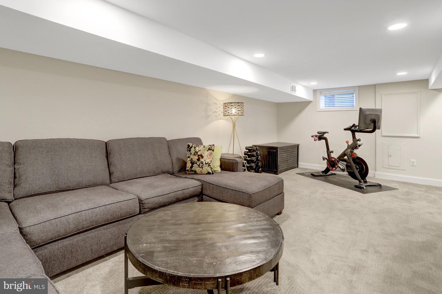 5414 20TH ST N, ARLINGTON, Virginia 22205, 6 Bedrooms Bedrooms, ,4 BathroomsBathrooms,Residential,For sale,5414 20TH ST N,VAAR2069220 MLS # VAAR2069220