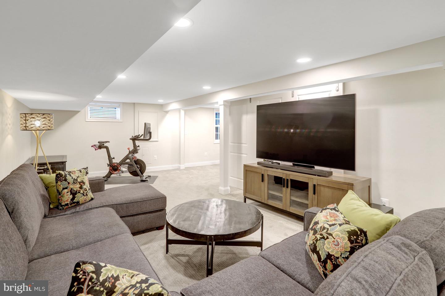 5414 20TH ST N, ARLINGTON, Virginia 22205, 6 Bedrooms Bedrooms, ,4 BathroomsBathrooms,Residential,For sale,5414 20TH ST N,VAAR2069220 MLS # VAAR2069220