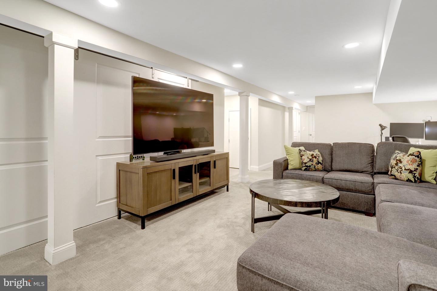 5414 20TH ST N, ARLINGTON, Virginia 22205, 6 Bedrooms Bedrooms, ,4 BathroomsBathrooms,Residential,For sale,5414 20TH ST N,VAAR2069220 MLS # VAAR2069220