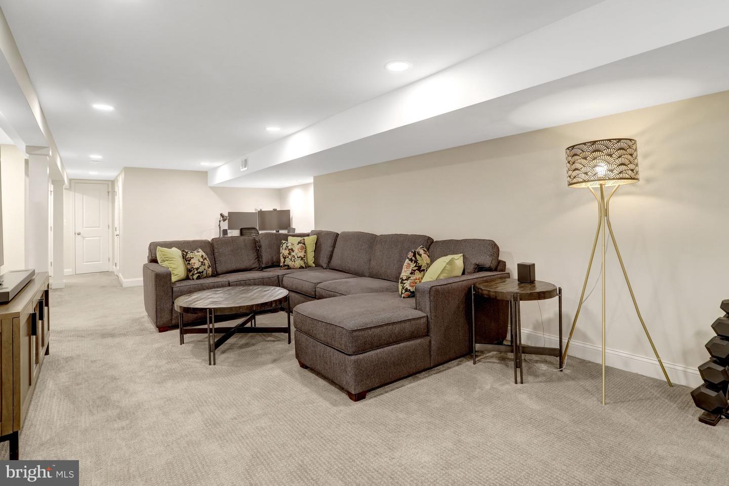 5414 20TH ST N, ARLINGTON, Virginia 22205, 6 Bedrooms Bedrooms, ,4 BathroomsBathrooms,Residential,For sale,5414 20TH ST N,VAAR2069220 MLS # VAAR2069220