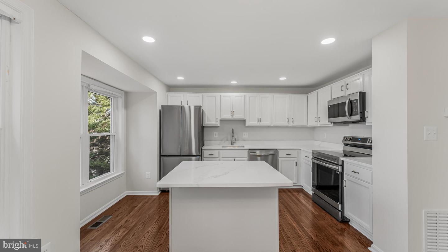 6474 BRICKLEIGH CT, ALEXANDRIA, Virginia 22315, 2 Bedrooms Bedrooms, ,3 BathroomsBathrooms,Residential,For sale,6474 BRICKLEIGH CT,VAFX2292520 MLS # VAFX2292520