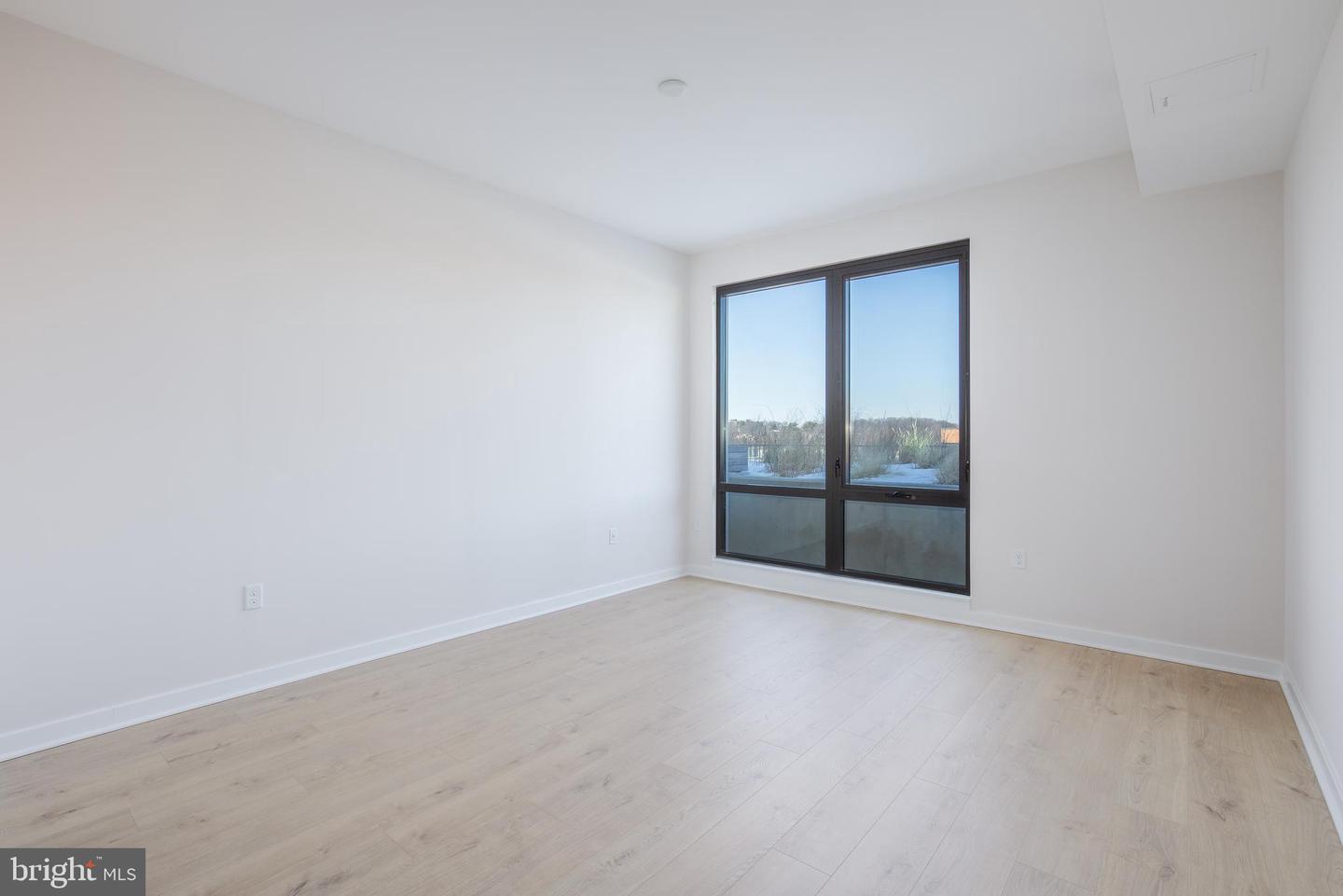 255 W. FALLS STATION BLVD #511, FALLS CHURCH, Virginia 22046, 3 Bedrooms Bedrooms, 4 Rooms Rooms,2 BathroomsBathrooms,Residential,For sale,255 W. FALLS STATION BLVD #511,VAFA2003610 MLS # VAFA2003610