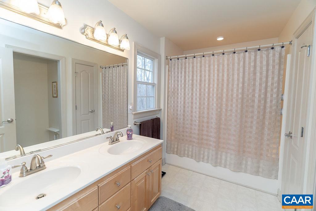 665 FOX HOLLOW LN, PALMYRA, Virginia 22963, 6 Bedrooms Bedrooms, ,3 BathroomsBathrooms,Residential,For sale,665 FOX HOLLOW LN,673711 MLS # 673711 665 FOX HOLLOW LN, PALMYRA, Virginia 22963, 6 Bedrooms Bedrooms, ,3 BathroomsBathrooms,Residential,For sale,665 FOX HOLLOW LN,673711 MLS # 673711