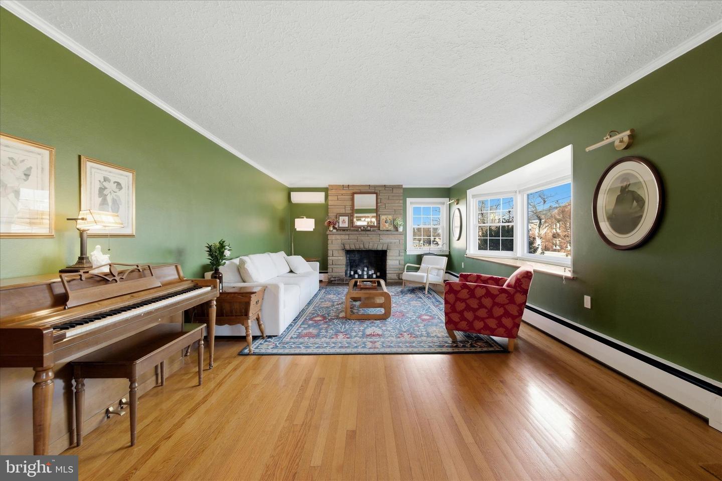 411 VAN FOSSEN ST, WINCHESTER, Virginia 22601, 5 Bedrooms Bedrooms, ,2 BathroomsBathrooms,Residential,For sale,411 VAN FOSSEN ST,VAWI2010068 MLS # VAWI2010068