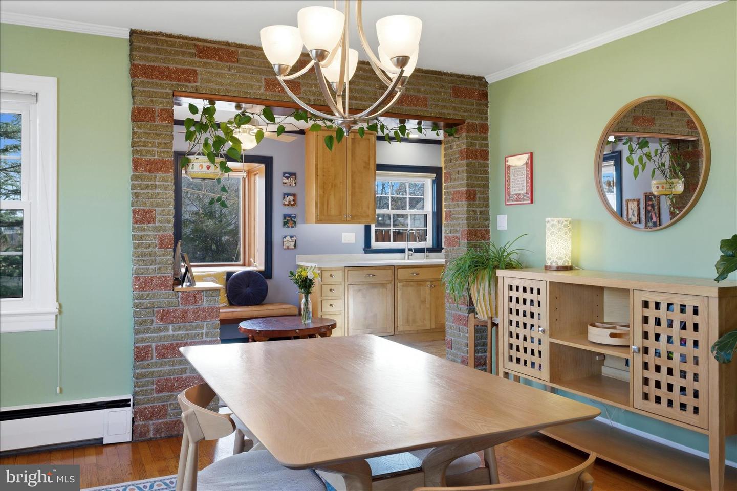 411 VAN FOSSEN ST, WINCHESTER, Virginia 22601, 5 Bedrooms Bedrooms, ,2 BathroomsBathrooms,Residential,For sale,411 VAN FOSSEN ST,VAWI2010068 MLS # VAWI2010068