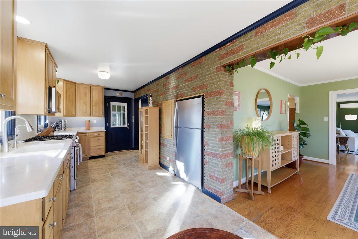 411 VAN FOSSEN ST, WINCHESTER, Virginia 22601, 5 Bedrooms Bedrooms, ,2 BathroomsBathrooms,Residential,For sale,411 VAN FOSSEN ST,VAWI2010068 MLS # VAWI2010068