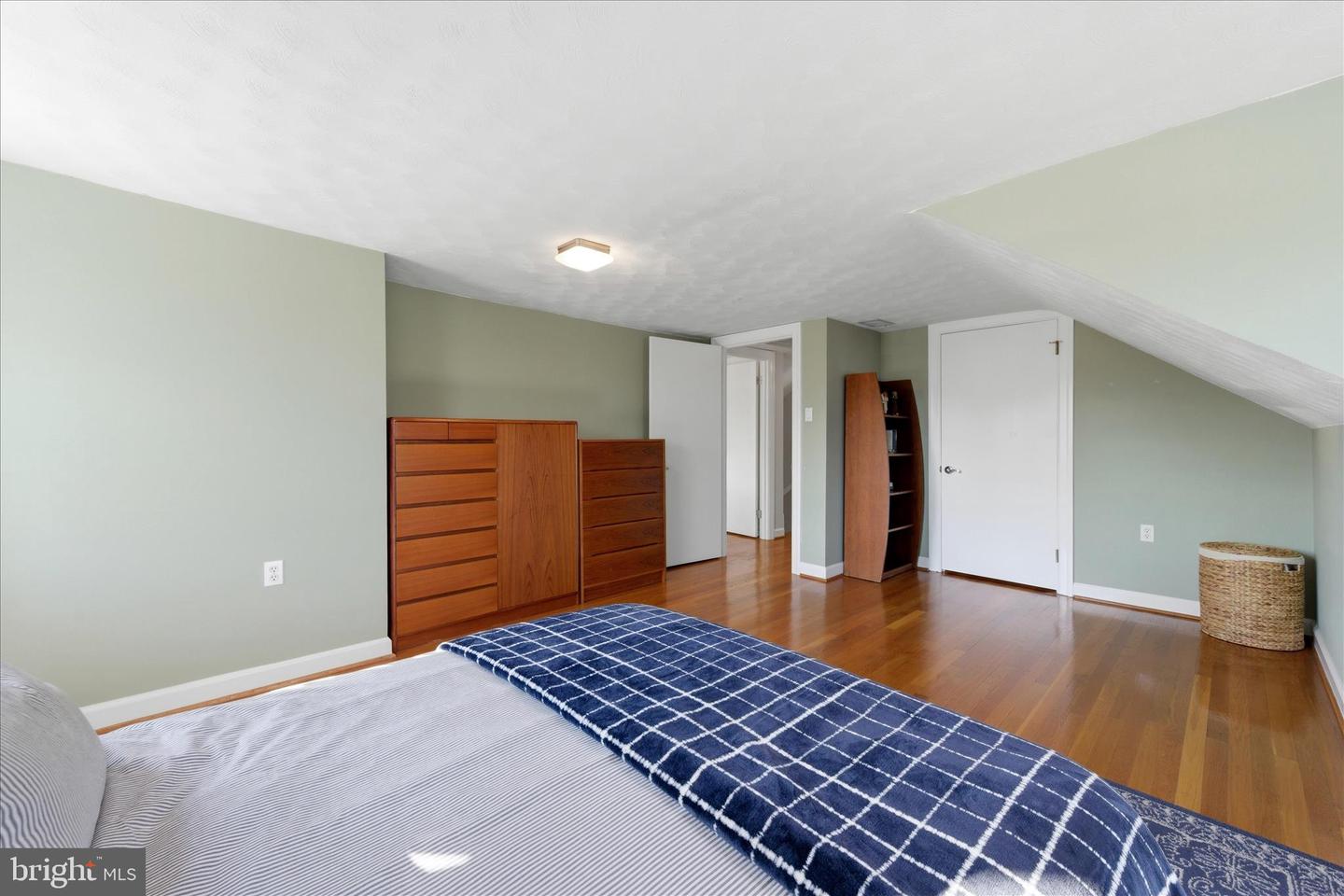 411 VAN FOSSEN ST, WINCHESTER, Virginia 22601, 5 Bedrooms Bedrooms, ,2 BathroomsBathrooms,Residential,For sale,411 VAN FOSSEN ST,VAWI2010068 MLS # VAWI2010068