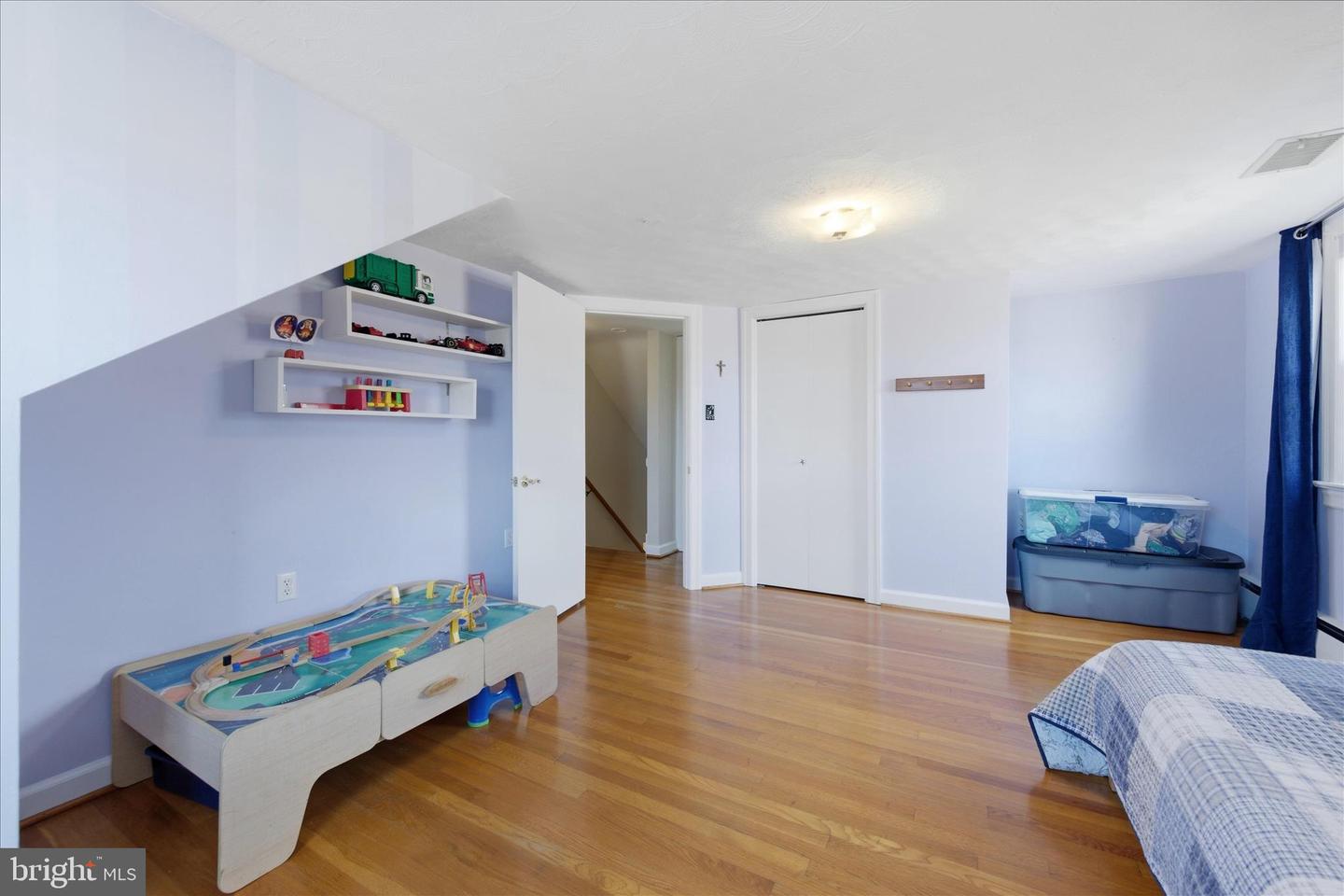 411 VAN FOSSEN ST, WINCHESTER, Virginia 22601, 5 Bedrooms Bedrooms, ,2 BathroomsBathrooms,Residential,For sale,411 VAN FOSSEN ST,VAWI2010068 MLS # VAWI2010068