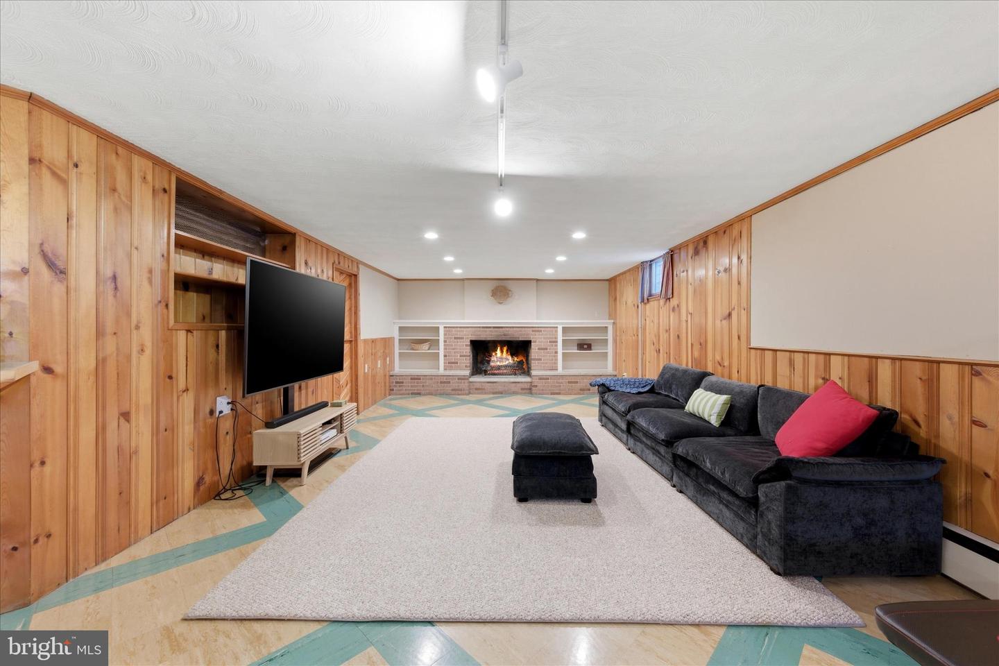 411 VAN FOSSEN ST, WINCHESTER, Virginia 22601, 5 Bedrooms Bedrooms, ,2 BathroomsBathrooms,Residential,For sale,411 VAN FOSSEN ST,VAWI2010068 MLS # VAWI2010068