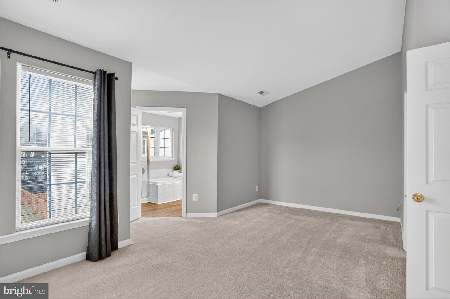 15976 CANADA GOOSE LOOP, WOODBRIDGE, Virginia 22191, 3 Bedrooms Bedrooms, ,2 BathroomsBathrooms,Residential,For sale,15976 CANADA GOOSE LOOP,VAPW2113434 MLS # VAPW2113434