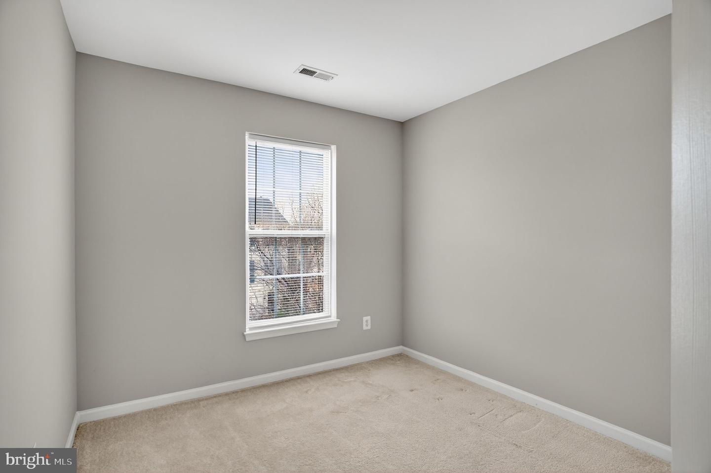 15976 CANADA GOOSE LOOP, WOODBRIDGE, Virginia 22191, 3 Bedrooms Bedrooms, ,2 BathroomsBathrooms,Residential,For sale,15976 CANADA GOOSE LOOP,VAPW2113434 MLS # VAPW2113434