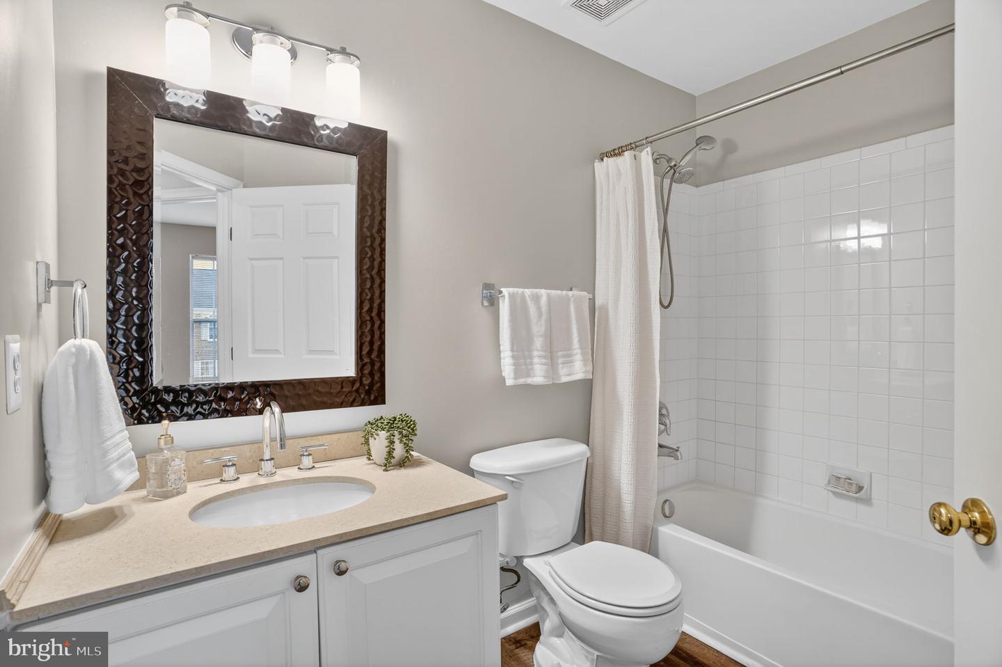 15976 CANADA GOOSE LOOP, WOODBRIDGE, Virginia 22191, 3 Bedrooms Bedrooms, ,2 BathroomsBathrooms,Residential,For sale,15976 CANADA GOOSE LOOP,VAPW2113434 MLS # VAPW2113434