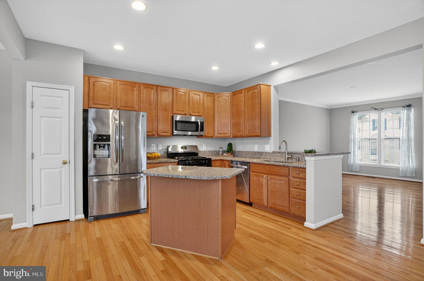 15976 CANADA GOOSE LOOP, WOODBRIDGE, Virginia 22191, 3 Bedrooms Bedrooms, ,2 BathroomsBathrooms,Residential,For sale,15976 CANADA GOOSE LOOP,VAPW2113434 MLS # VAPW2113434