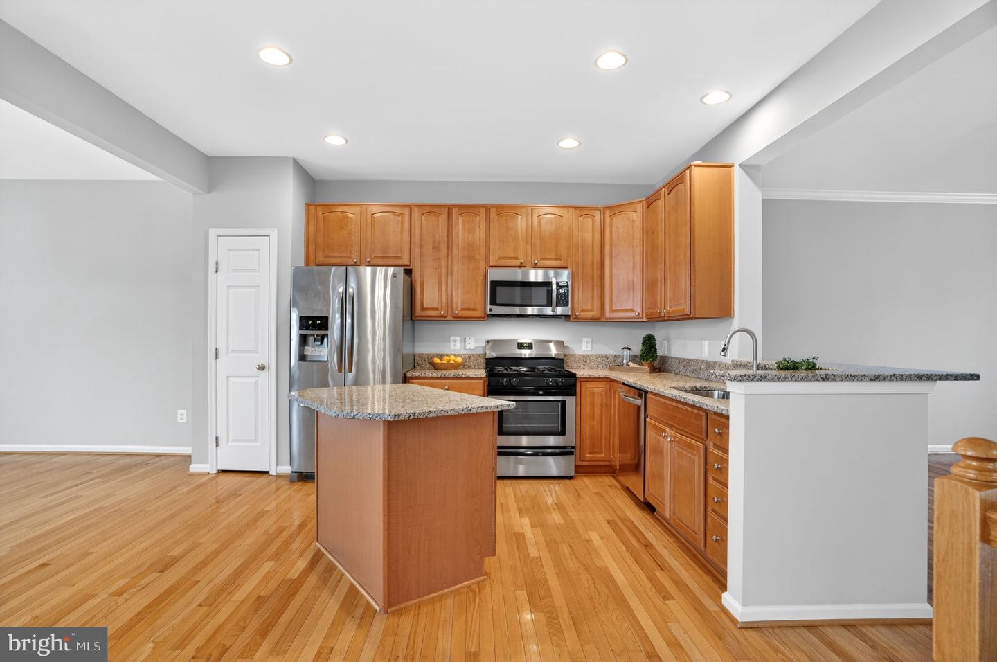 15976 CANADA GOOSE LOOP, WOODBRIDGE, Virginia 22191, 3 Bedrooms Bedrooms, ,2 BathroomsBathrooms,Residential,For sale,15976 CANADA GOOSE LOOP,VAPW2113434 MLS # VAPW2113434