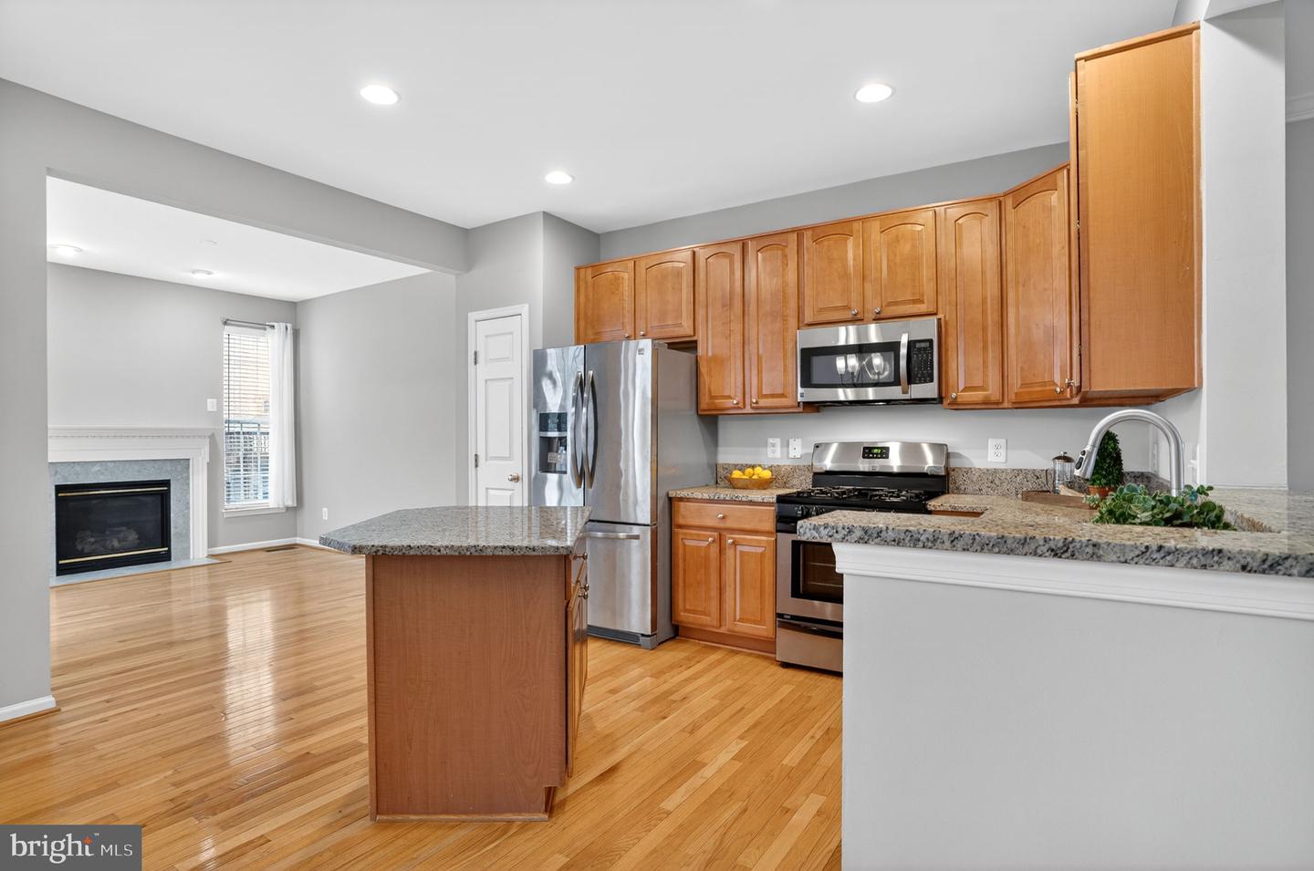 15976 CANADA GOOSE LOOP, WOODBRIDGE, Virginia 22191, 3 Bedrooms Bedrooms, ,2 BathroomsBathrooms,Residential,For sale,15976 CANADA GOOSE LOOP,VAPW2113434 MLS # VAPW2113434