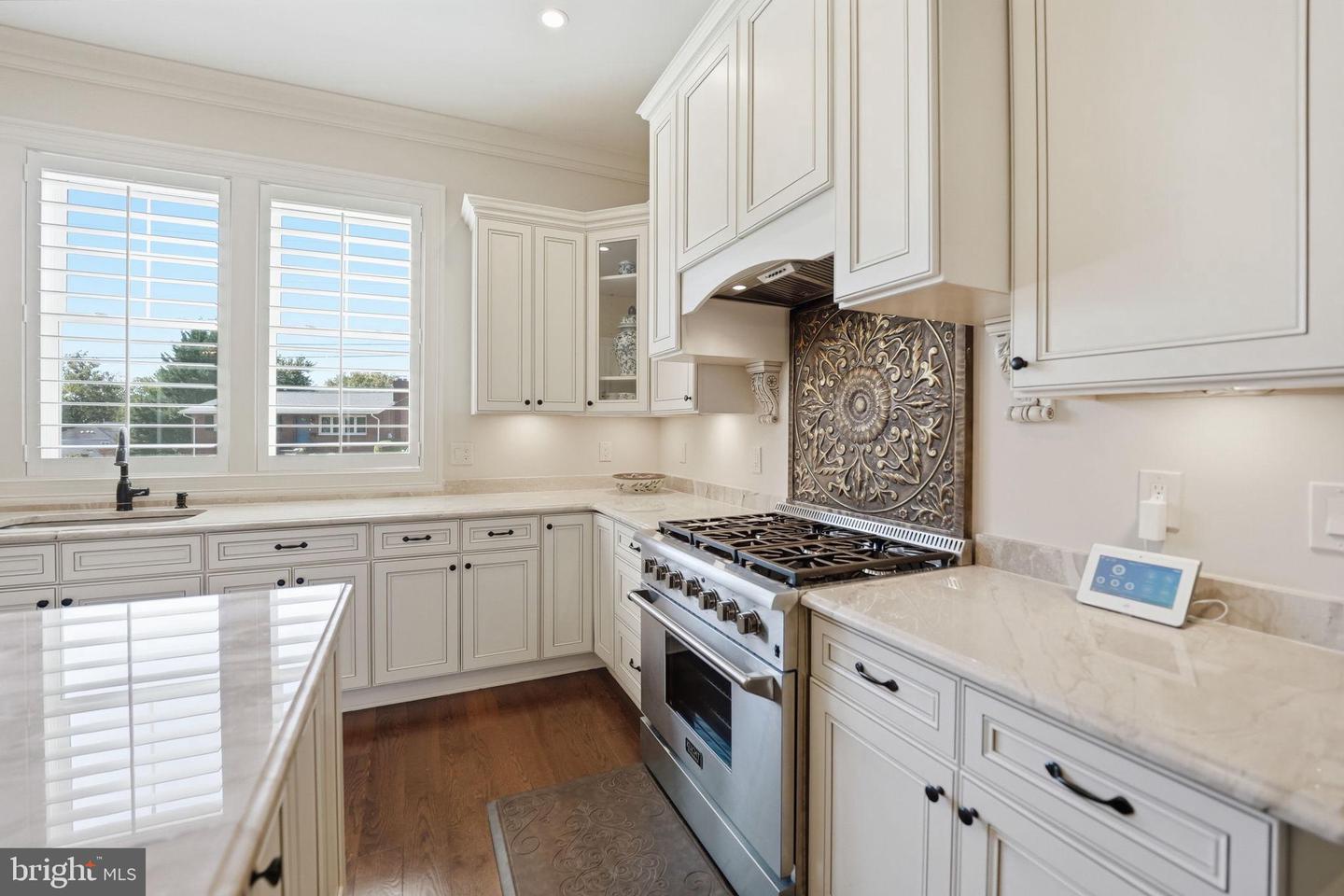 609 KINGSLEY RD SW, VIENNA, Virginia 22180, 7 Bedrooms Bedrooms, ,6 BathroomsBathrooms,Residential,For sale,609 KINGSLEY RD SW,VAFX2293560 MLS # VAFX2293560