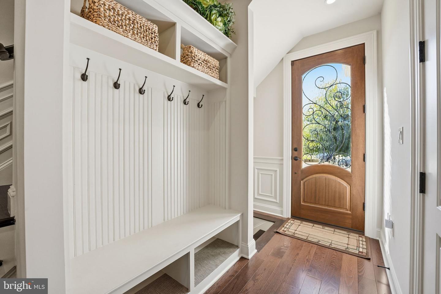 609 KINGSLEY RD SW, VIENNA, Virginia 22180, 7 Bedrooms Bedrooms, ,6 BathroomsBathrooms,Residential,For sale,609 KINGSLEY RD SW,VAFX2293560 MLS # VAFX2293560