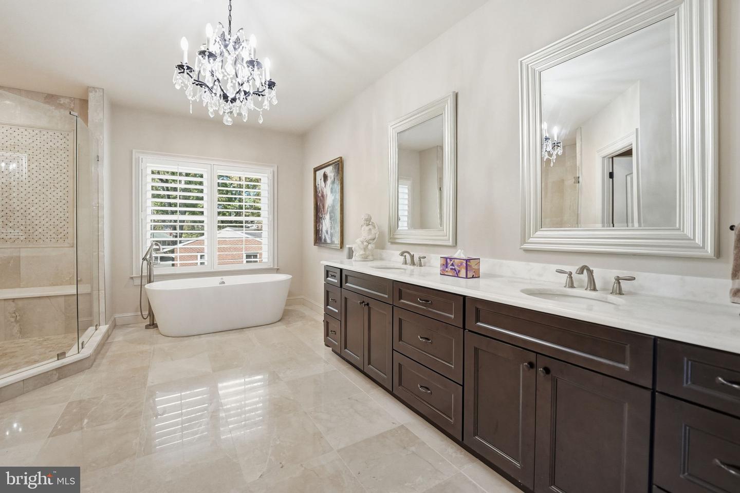 609 KINGSLEY RD SW, VIENNA, Virginia 22180, 7 Bedrooms Bedrooms, ,6 BathroomsBathrooms,Residential,For sale,609 KINGSLEY RD SW,VAFX2293560 MLS # VAFX2293560