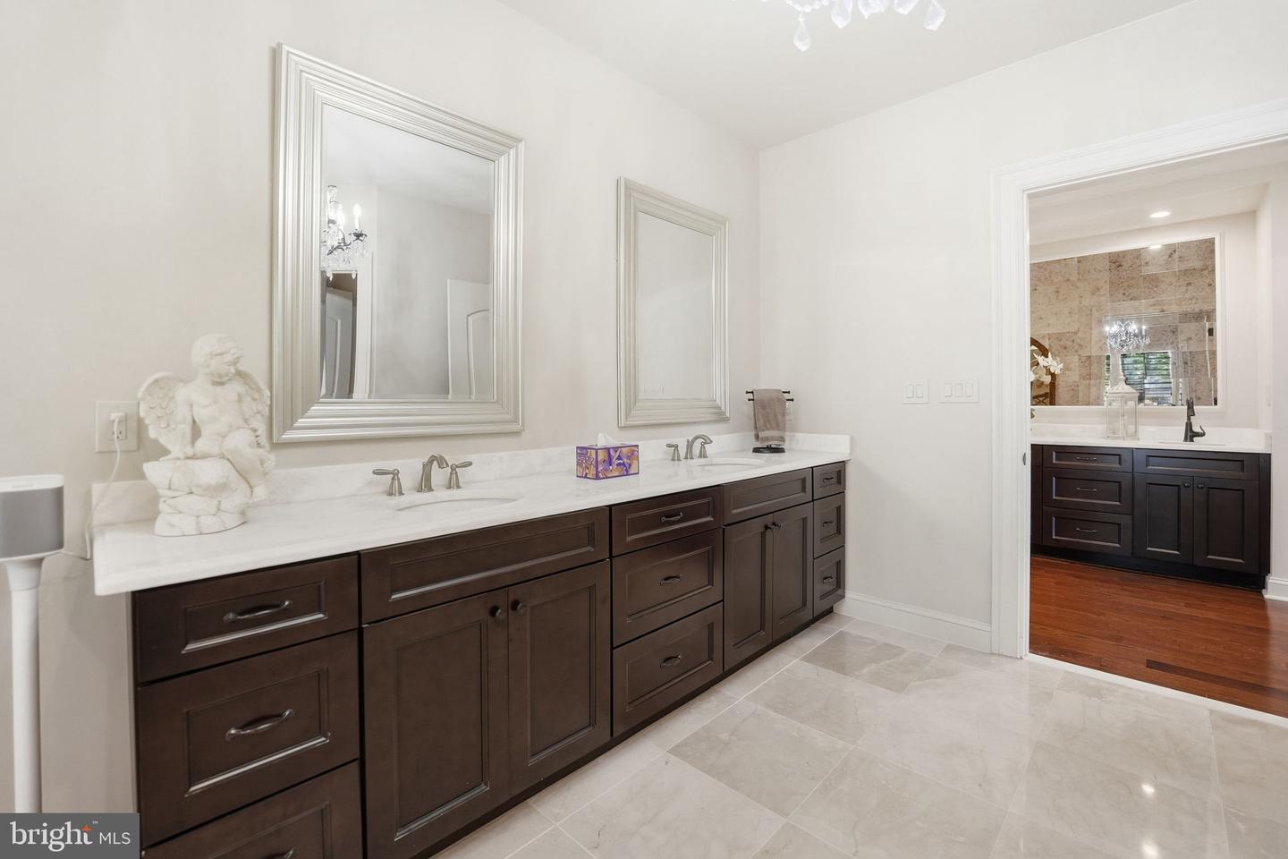 609 KINGSLEY RD SW, VIENNA, Virginia 22180, 7 Bedrooms Bedrooms, ,6 BathroomsBathrooms,Residential,For sale,609 KINGSLEY RD SW,VAFX2293560 MLS # VAFX2293560