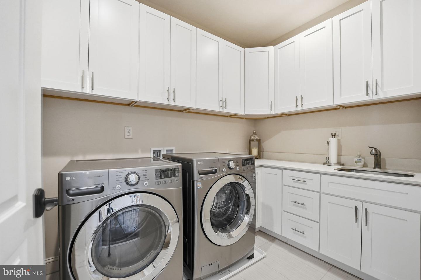 609 KINGSLEY RD SW, VIENNA, Virginia 22180, 7 Bedrooms Bedrooms, ,6 BathroomsBathrooms,Residential,For sale,609 KINGSLEY RD SW,VAFX2293560 MLS # VAFX2293560