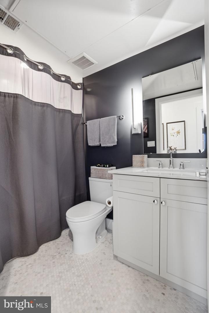 2642 39TH ST NW #6, WASHINGTON, District Of Columbia 20007, 2 Bedrooms Bedrooms, ,2 BathroomsBathrooms,Residential,For sale,2642 39TH ST NW #6,DCDC2248530 MLS # DCDC2248530