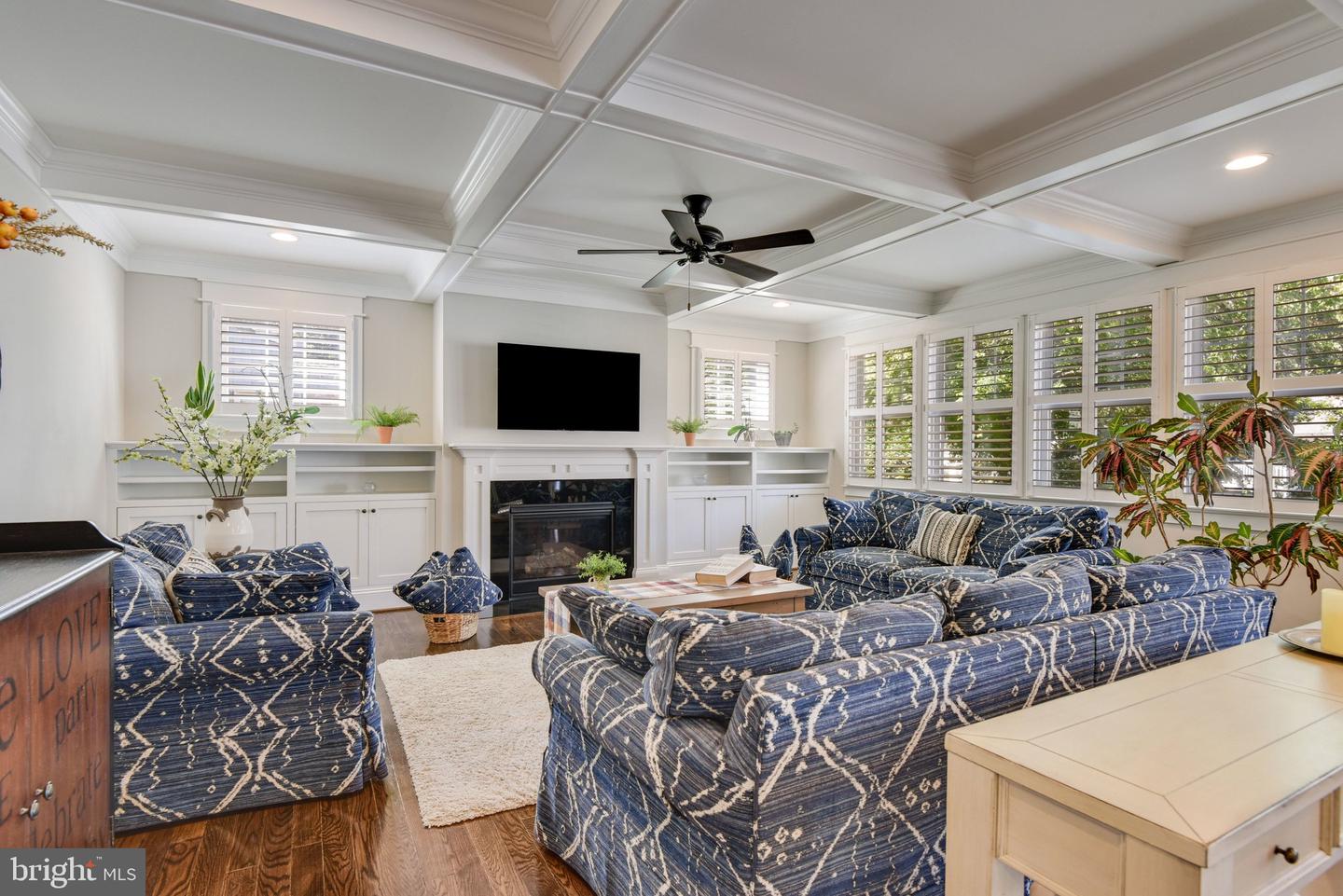 6632 LANGDON CT, MCLEAN, Virginia 22101, 6 Bedrooms Bedrooms, ,5 BathroomsBathrooms,Residential,For sale,6632 LANGDON CT,VAFX2293648 MLS # VAFX2293648