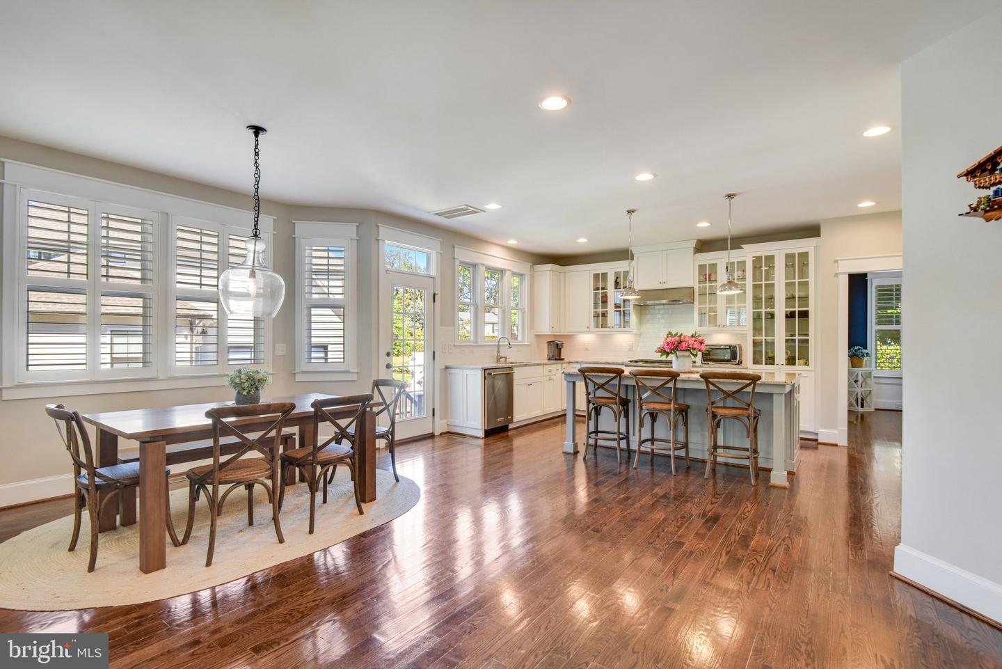 6632 LANGDON CT, MCLEAN, Virginia 22101, 6 Bedrooms Bedrooms, ,5 BathroomsBathrooms,Residential,For sale,6632 LANGDON CT,VAFX2293648 MLS # VAFX2293648