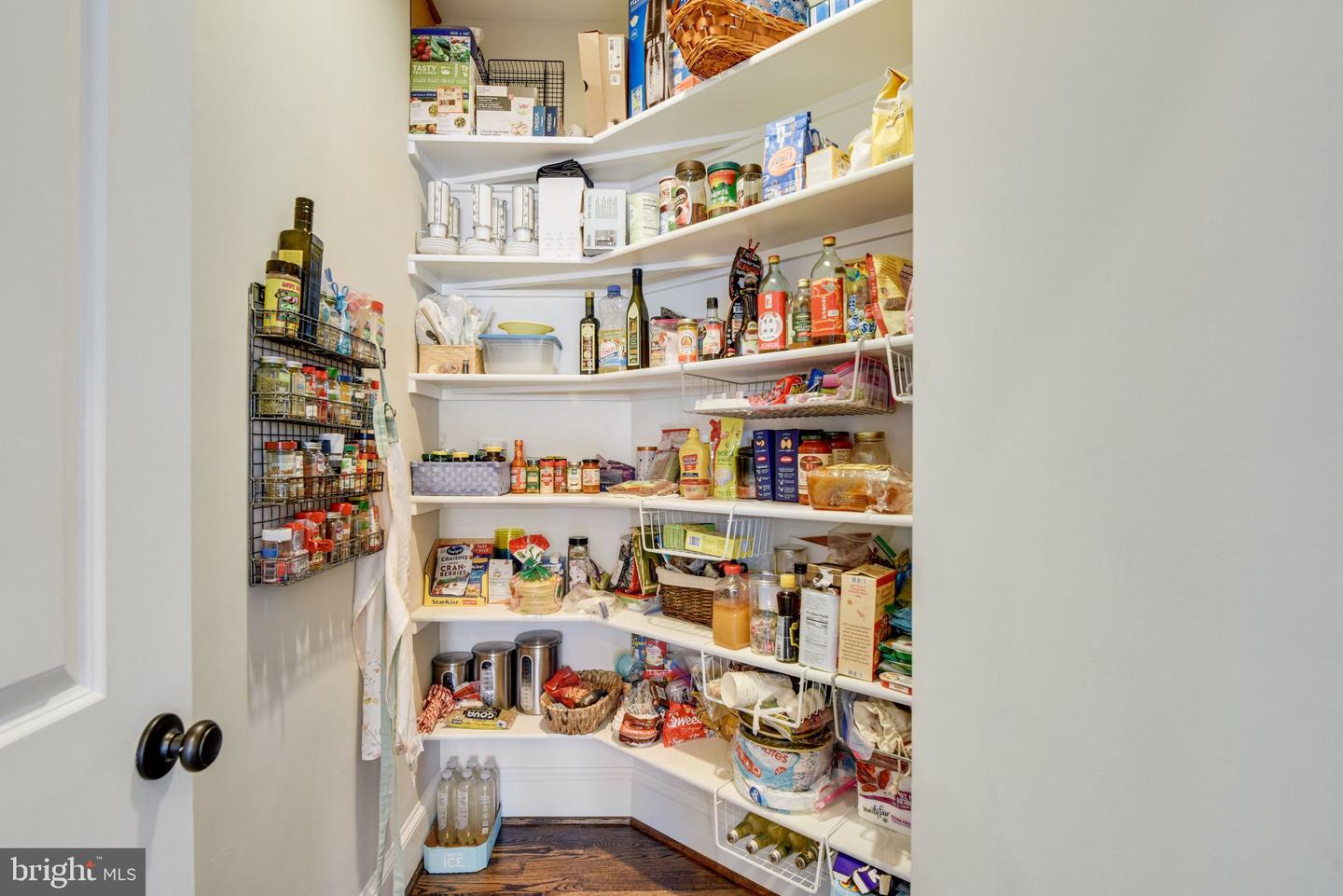 6632 LANGDON CT, MCLEAN, Virginia 22101, 6 Bedrooms Bedrooms, ,5 BathroomsBathrooms,Residential,For sale,6632 LANGDON CT,VAFX2293648 MLS # VAFX2293648