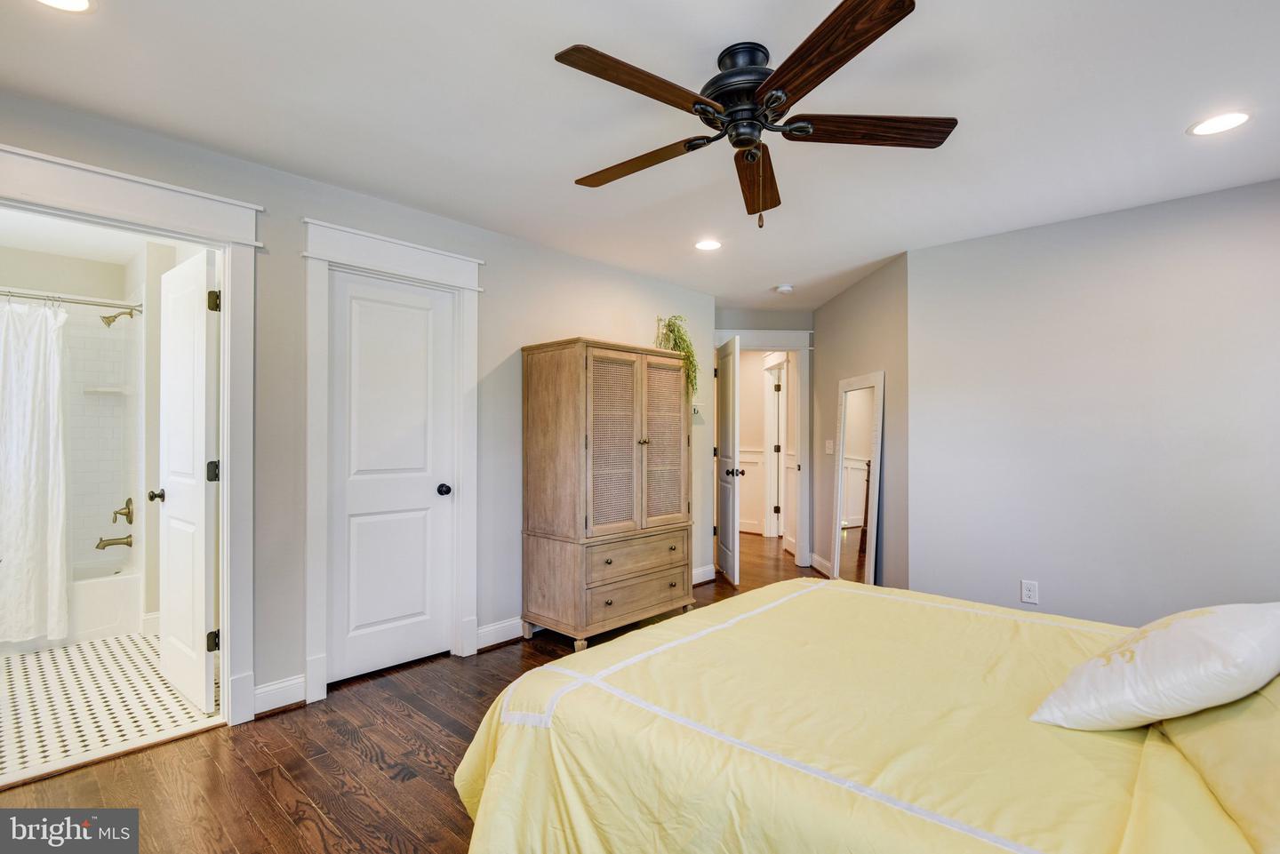 6632 LANGDON CT, MCLEAN, Virginia 22101, 6 Bedrooms Bedrooms, ,5 BathroomsBathrooms,Residential,For sale,6632 LANGDON CT,VAFX2293648 MLS # VAFX2293648