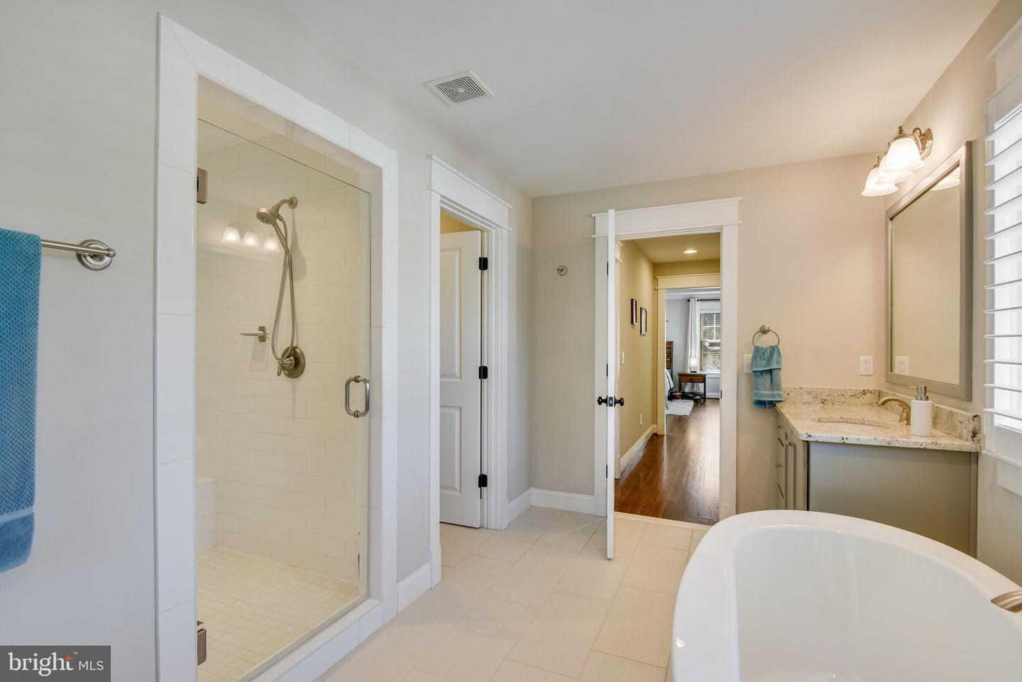 6632 LANGDON CT, MCLEAN, Virginia 22101, 6 Bedrooms Bedrooms, ,5 BathroomsBathrooms,Residential,For sale,6632 LANGDON CT,VAFX2293648 MLS # VAFX2293648