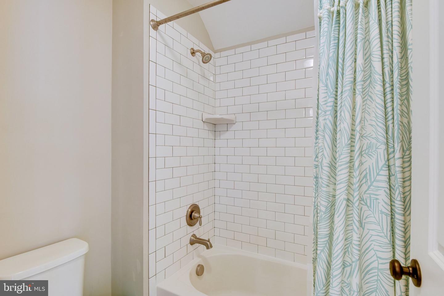 6632 LANGDON CT, MCLEAN, Virginia 22101, 6 Bedrooms Bedrooms, ,5 BathroomsBathrooms,Residential,For sale,6632 LANGDON CT,VAFX2293648 MLS # VAFX2293648