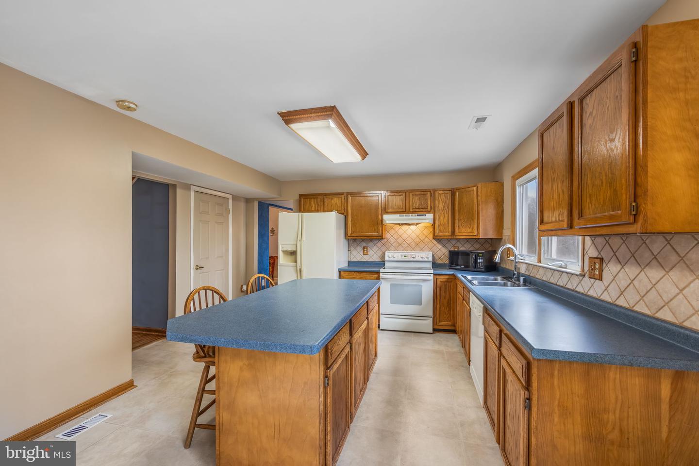 3 SNOW MEADOW LN, STAFFORD, Virginia 22554, 4 Bedrooms Bedrooms, ,3 BathroomsBathrooms,Residential,For sale,3 SNOW MEADOW LN,VAST2046570 MLS # VAST2046570