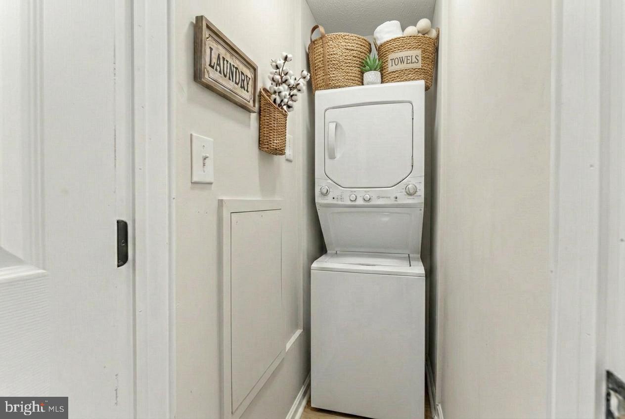 423 MCKINNEY ST, FREDERICKSBURG, Virginia 22401, 4 Bedrooms Bedrooms, ,2 BathroomsBathrooms,Residential,For sale,423 MCKINNEY ST,VAFB2009742 MLS # VAFB2009742