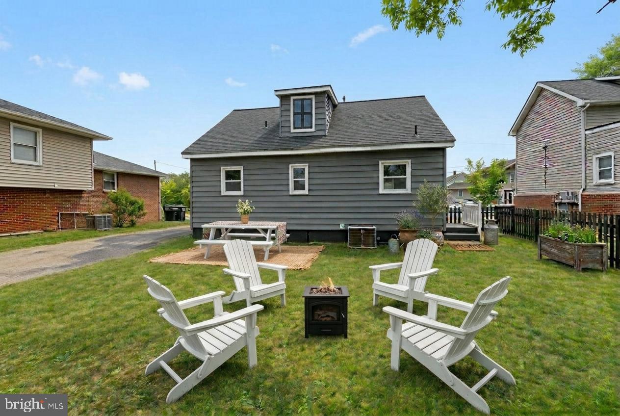 423 MCKINNEY ST, FREDERICKSBURG, Virginia 22401, 4 Bedrooms Bedrooms, ,2 BathroomsBathrooms,Residential,For sale,423 MCKINNEY ST,VAFB2009742 MLS # VAFB2009742