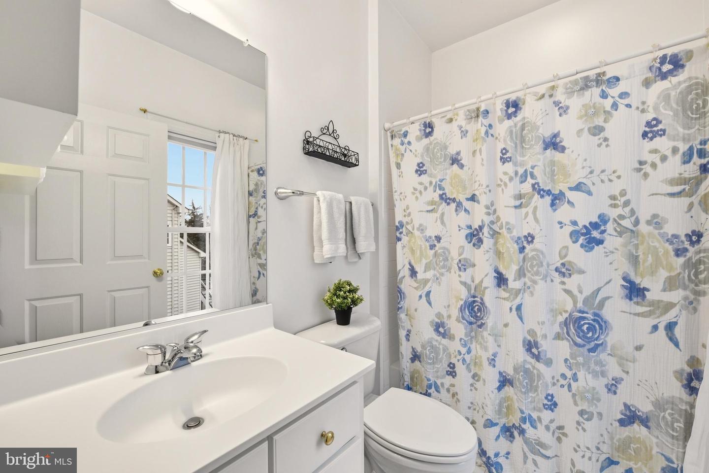 5446 LICK RIVER LN, GAINESVILLE, Virginia 20155, 5 Bedrooms Bedrooms, ,4 BathroomsBathrooms,Residential,For sale,5446 LICK RIVER LN,VAPW2113652 MLS # VAPW2113652