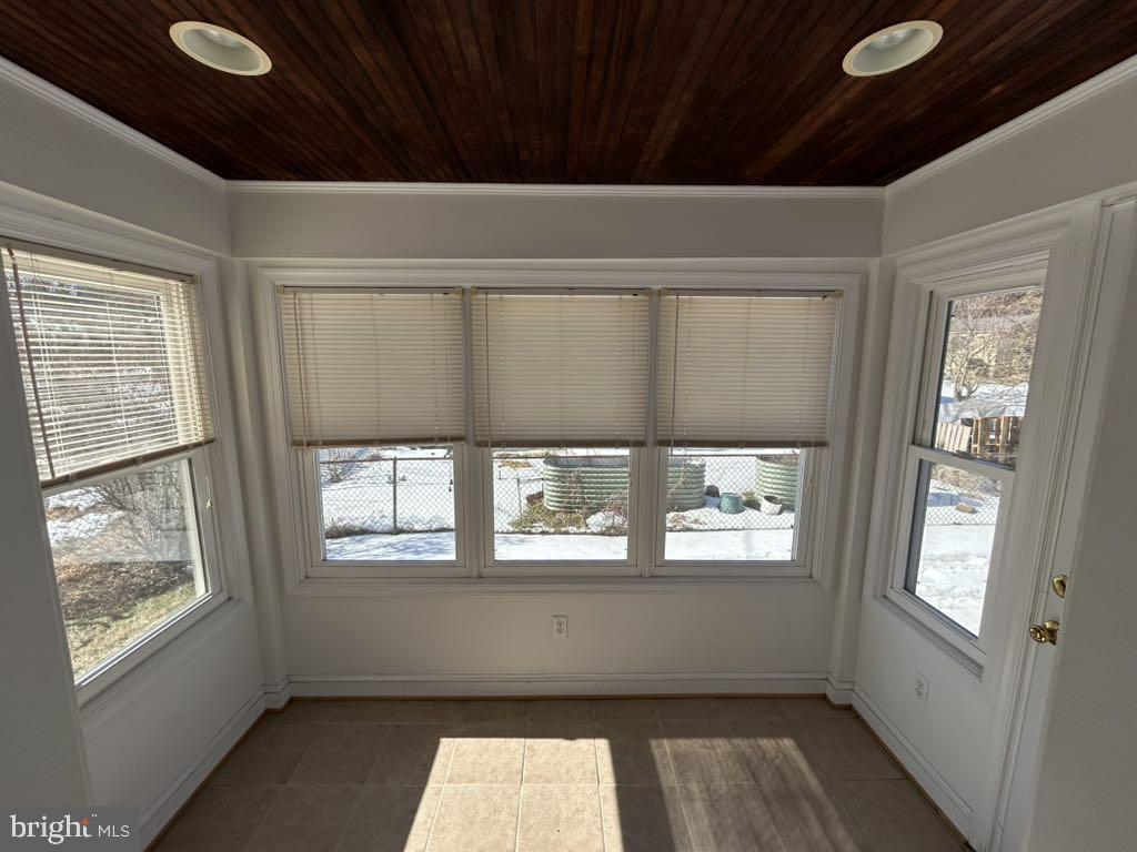 2414 FAIRVIEW DR, ALEXANDRIA, Virginia 22306, 3 Bedrooms Bedrooms, ,1 BathroomBathrooms,Residential,For sale,2414 FAIRVIEW DR,VAFX2293736 MLS # VAFX2293736