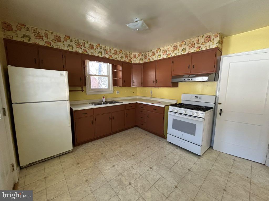 2414 FAIRVIEW DR, ALEXANDRIA, Virginia 22306, 3 Bedrooms Bedrooms, ,1 BathroomBathrooms,Residential,For sale,2414 FAIRVIEW DR,VAFX2293736 MLS # VAFX2293736