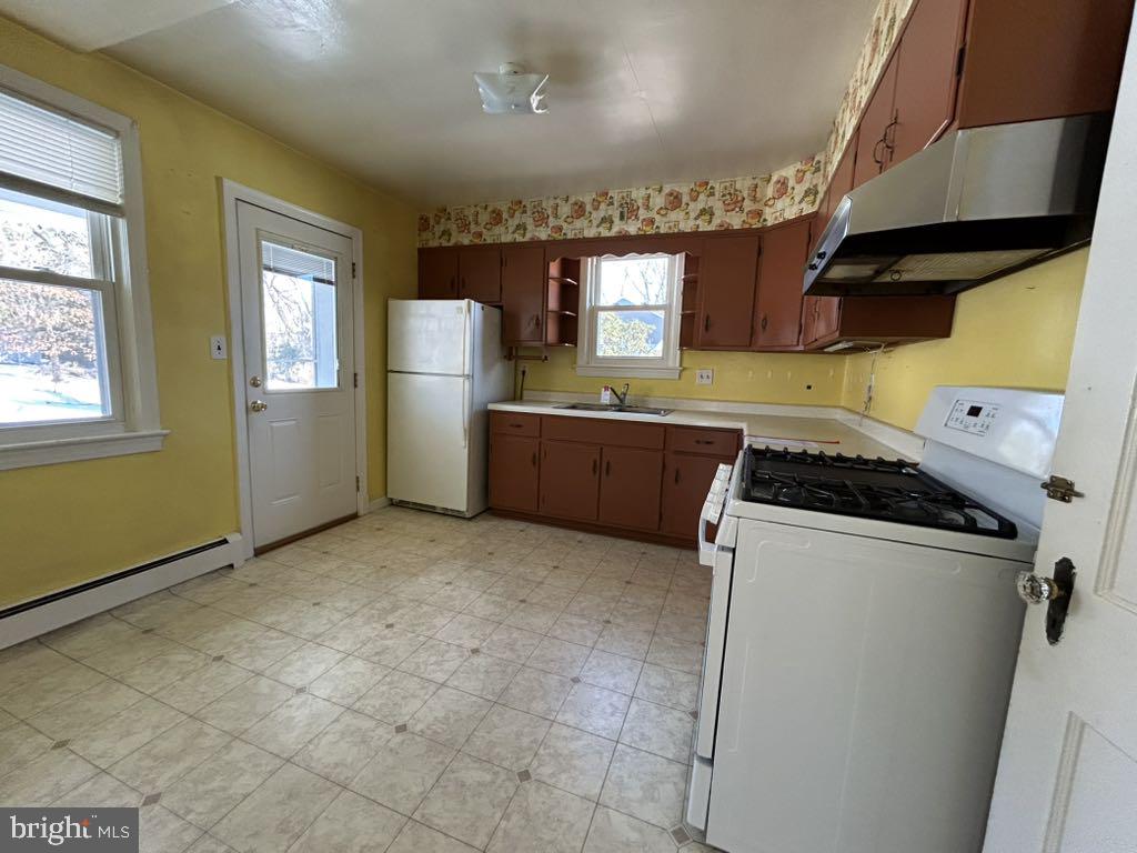 2414 FAIRVIEW DR, ALEXANDRIA, Virginia 22306, 3 Bedrooms Bedrooms, ,1 BathroomBathrooms,Residential,For sale,2414 FAIRVIEW DR,VAFX2293736 MLS # VAFX2293736