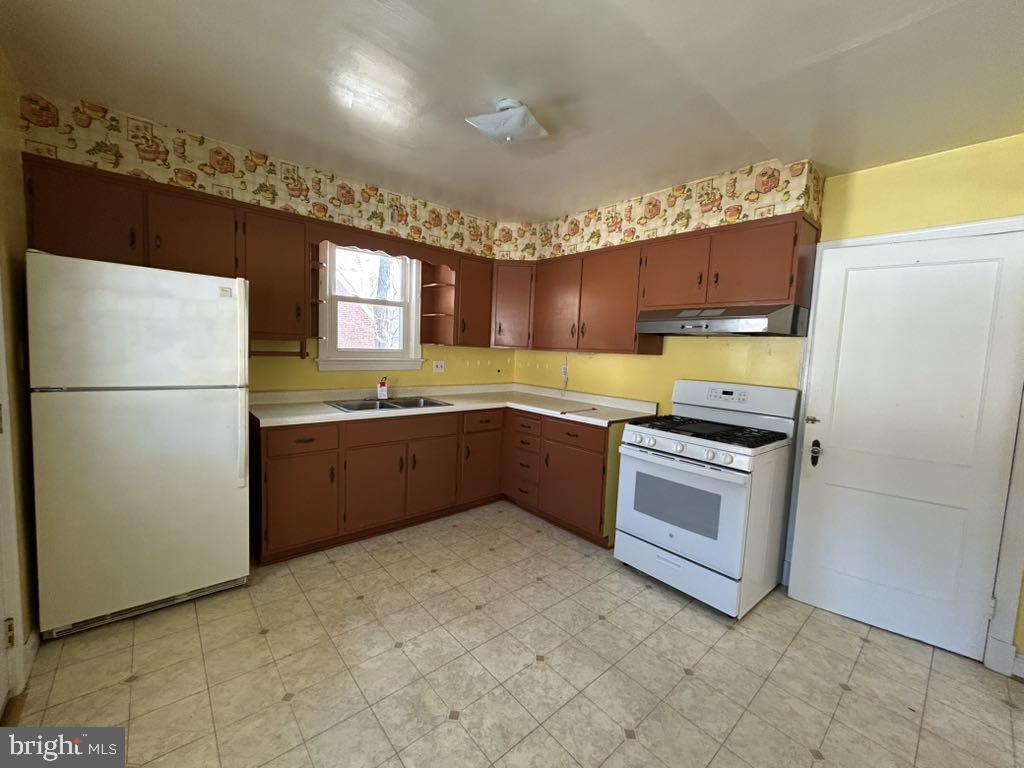 2414 FAIRVIEW DR, ALEXANDRIA, Virginia 22306, 3 Bedrooms Bedrooms, ,1 BathroomBathrooms,Residential,For sale,2414 FAIRVIEW DR,VAFX2293736 MLS # VAFX2293736