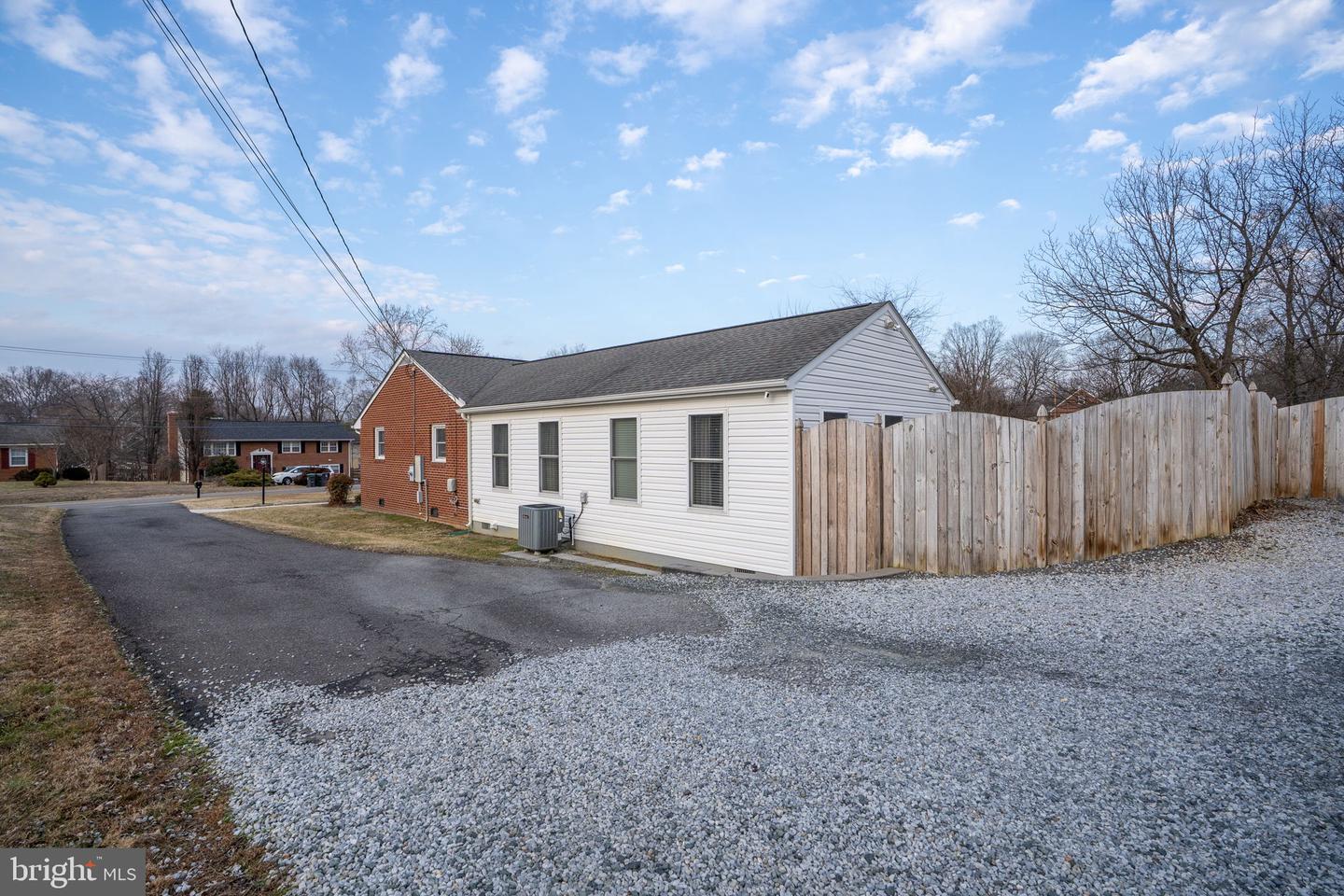 511 FERRY RD, FREDERICKSBURG, Virginia 22405, 3 Bedrooms Bedrooms, ,2 BathroomsBathrooms,Residential,For sale,511 FERRY RD,VAST2046586 MLS # VAST2046586