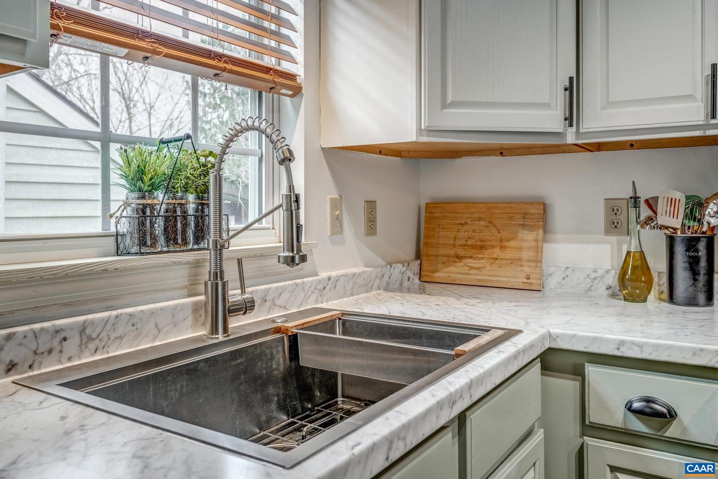 415 NW 12TH ST, CHARLOTTESVILLE, Virginia 22903, 2 Bedrooms Bedrooms, ,1 BathroomBathrooms,Residential,For sale,415 NW 12TH ST,673893 MLS # 673893