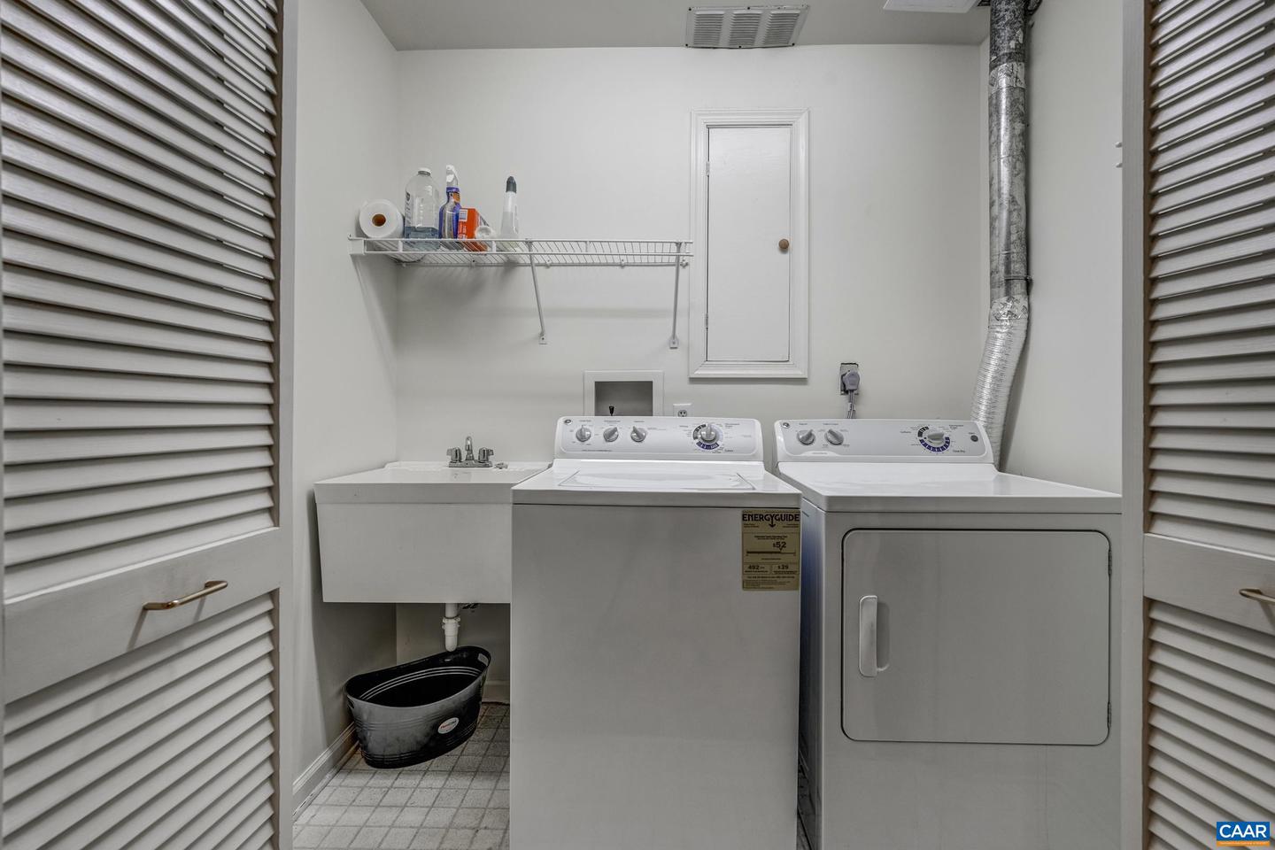 1445 WILLOW LAKE DR, CHARLOTTESVILLE, Virginia 22902, 3 Bedrooms Bedrooms, ,3 BathroomsBathrooms,Residential,For sale,1445 WILLOW LAKE DR,673894 MLS # 673894 1445 WILLOW LAKE DR, CHARLOTTESVILLE, Virginia 22902, 3 Bedrooms Bedrooms, ,3 BathroomsBathrooms,Residential,For sale,1445 WILLOW LAKE DR,673894 MLS # 673894