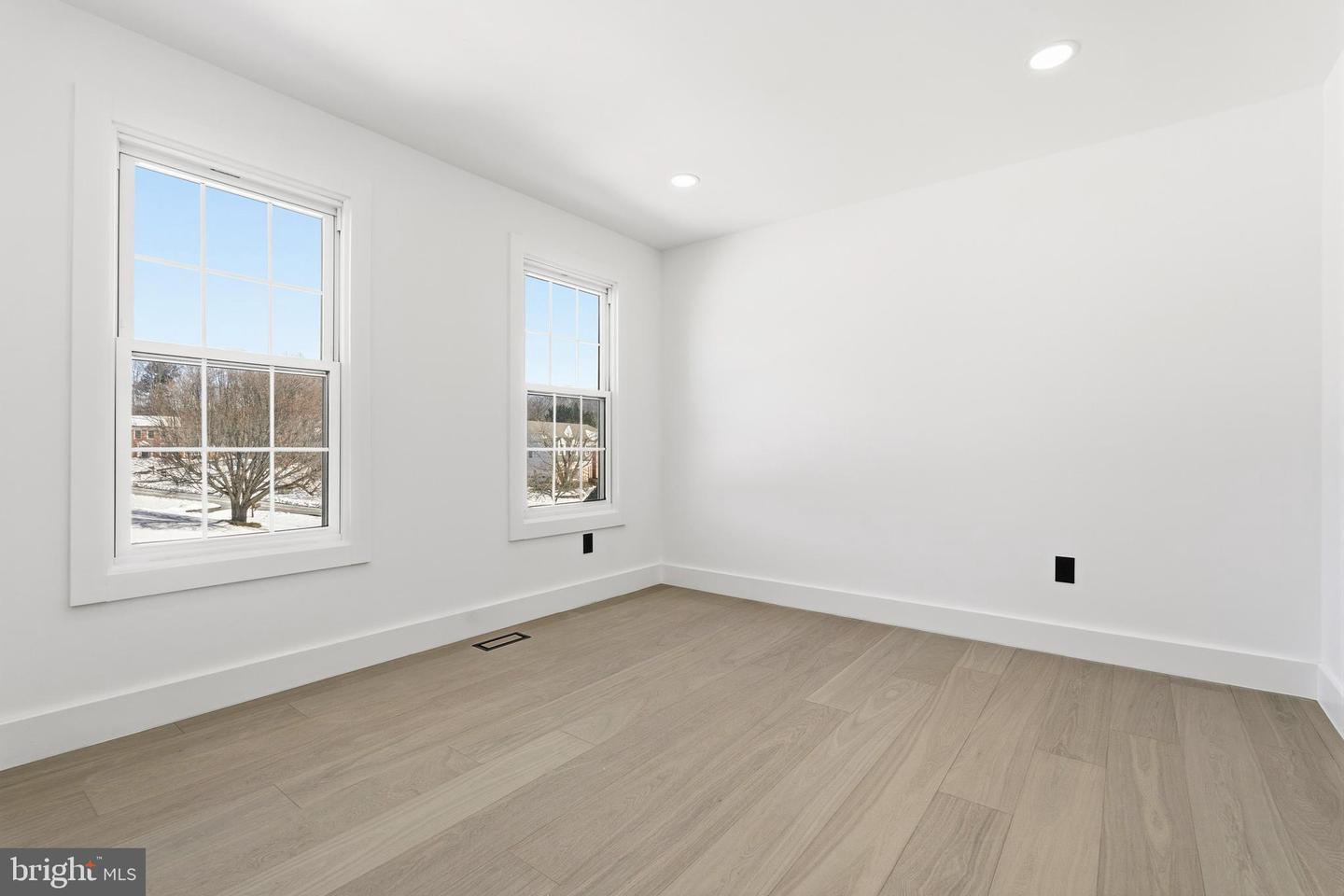 12011 MEADOWVILLE CT, HERNDON, Virginia 20170, 6 Bedrooms Bedrooms, ,3 BathroomsBathrooms,Residential,For sale,12011 MEADOWVILLE CT,VAFX2293858 MLS # VAFX2293858