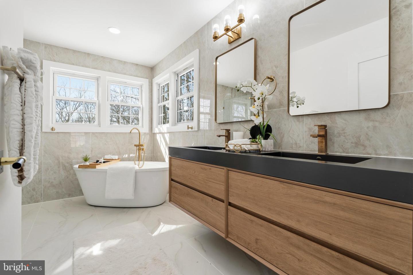 12011 MEADOWVILLE CT, HERNDON, Virginia 20170, 6 Bedrooms Bedrooms, ,3 BathroomsBathrooms,Residential,For sale,12011 MEADOWVILLE CT,VAFX2293858 MLS # VAFX2293858